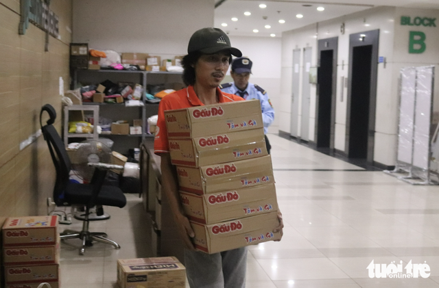 Spontaneous relief efforts in Ho Chi Minh City: Residents eager to support flood-hit communities
- Ảnh 2.