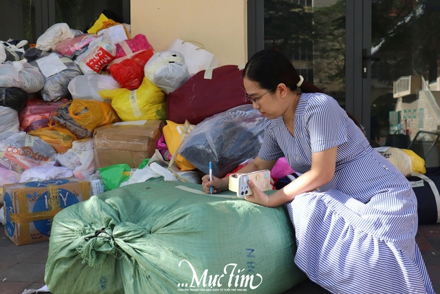 Thầy trò Trường THCS-THPT Trần Đại Nghĩa đồng lòng hướng về đồng bào miền Trung- Ảnh 2. Thầy trò Trường THCS-THPT Trần Đại Nghĩa đồng lòng hướng về đồng bào miền Trung- Ảnh 2.