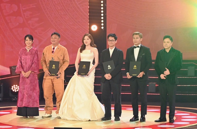 Không ngoài dự đoán, Mưa đỏ bội thu giải thưởng tại Liên hoan phim Việt Nam- Ảnh 8.