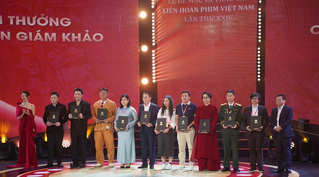 Không ngoài dự đoán, Mưa đỏ bội thu giải thưởng tại Liên hoan phim Việt Nam- Ảnh 6.