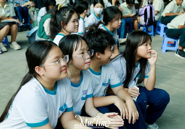 Teen Trường TH -THCS - THPT Nam Sài Gòn say mê giai điệu đờn ca tài tử- Ảnh 11. Teen Trường TH -THCS - THPT Nam Sài Gòn say mê giai điệu đờn ca tài tử- Ảnh 11.