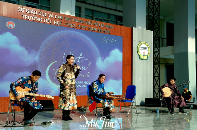 Teen Trường TH -THCS - THPT Nam Sài Gòn say mê giai điệu đờn ca tài tử- Ảnh 1. Teen Trường TH -THCS - THPT Nam Sài Gòn say mê giai điệu đờn ca tài tử- Ảnh 1.