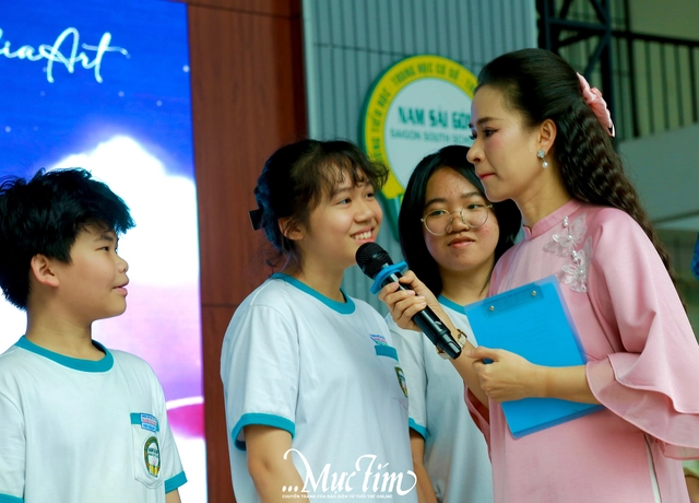Teen Trường TH -THCS - THPT Nam Sài Gòn say mê giai điệu đờn ca tài tử- Ảnh 7. Teen Trường TH -THCS - THPT Nam Sài Gòn say mê giai điệu đờn ca tài tử- Ảnh 7.