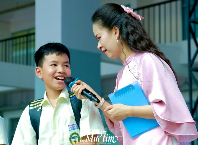 Teen Trường TH -THCS - THPT Nam Sài Gòn say mê giai điệu đờn ca tài tử- Ảnh 8. Teen Trường TH -THCS - THPT Nam Sài Gòn say mê giai điệu đờn ca tài tử- Ảnh 8.