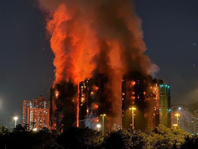 Hong Kong housing estate fire kills at least 44, over 200 missing- Ảnh 1.