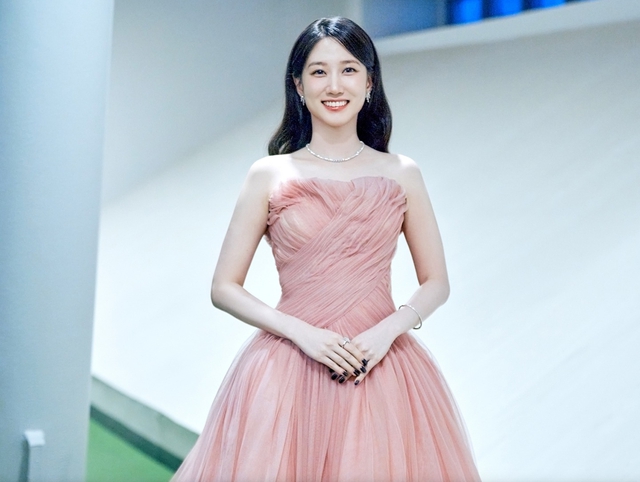 Kim Da Mi đóng phim đề tài thảm họa, TWICE lập kỷ lục mới- Ảnh 3. Kim Da Mi đóng phim đề tài thảm họa, TWICE lập kỷ lục mới- Ảnh 3.