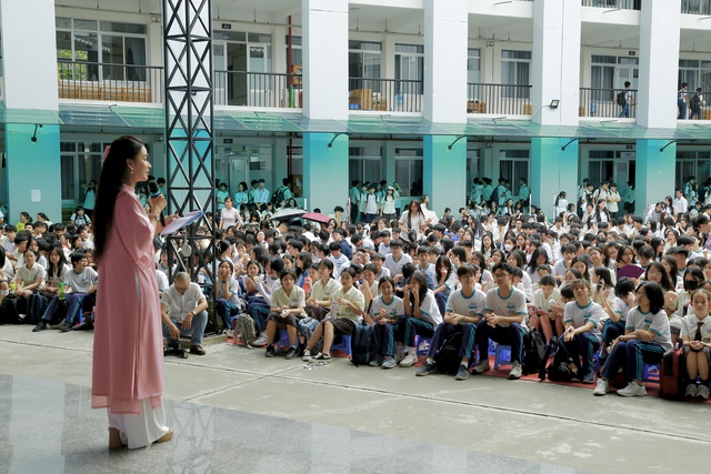 Teen Trường TH -THCS - THPT Nam Sài Gòn say mê giai điệu đờn ca tài tử- Ảnh 2. Teen Trường TH -THCS - THPT Nam Sài Gòn say mê giai điệu đờn ca tài tử- Ảnh 2.