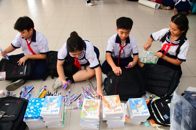 Trường THCS Lê Văn Tám hướng về đồng bào vùng lũ - Ảnh 1. Trường THCS Lê Văn Tám hướng về đồng bào vùng lũ - Ảnh 1.