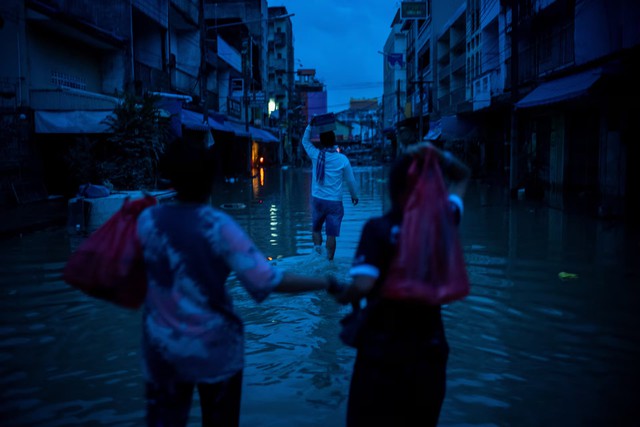 Thailand shifts gear in flood evacuation; Indonesia death toll climbs to 61- Ảnh 4.