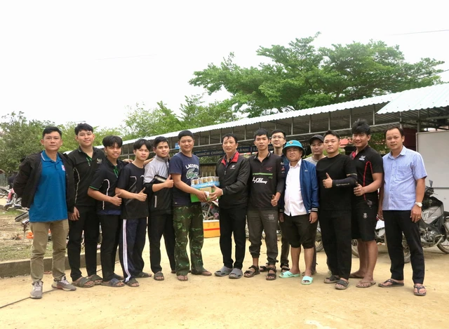 People helping people: Free services aid disaster recovery in south-central Vietnam- Ảnh 4.