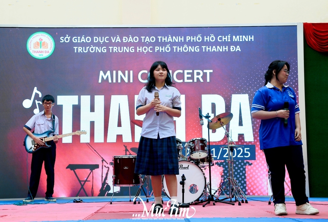 Rộn ràng giờ ra chơi đầy âm nhạc của teen Trường THPT Thanh Đa - Ảnh 1. Rộn ràng giờ ra chơi đầy âm nhạc của teen Trường THPT Thanh Đa - Ảnh 1.