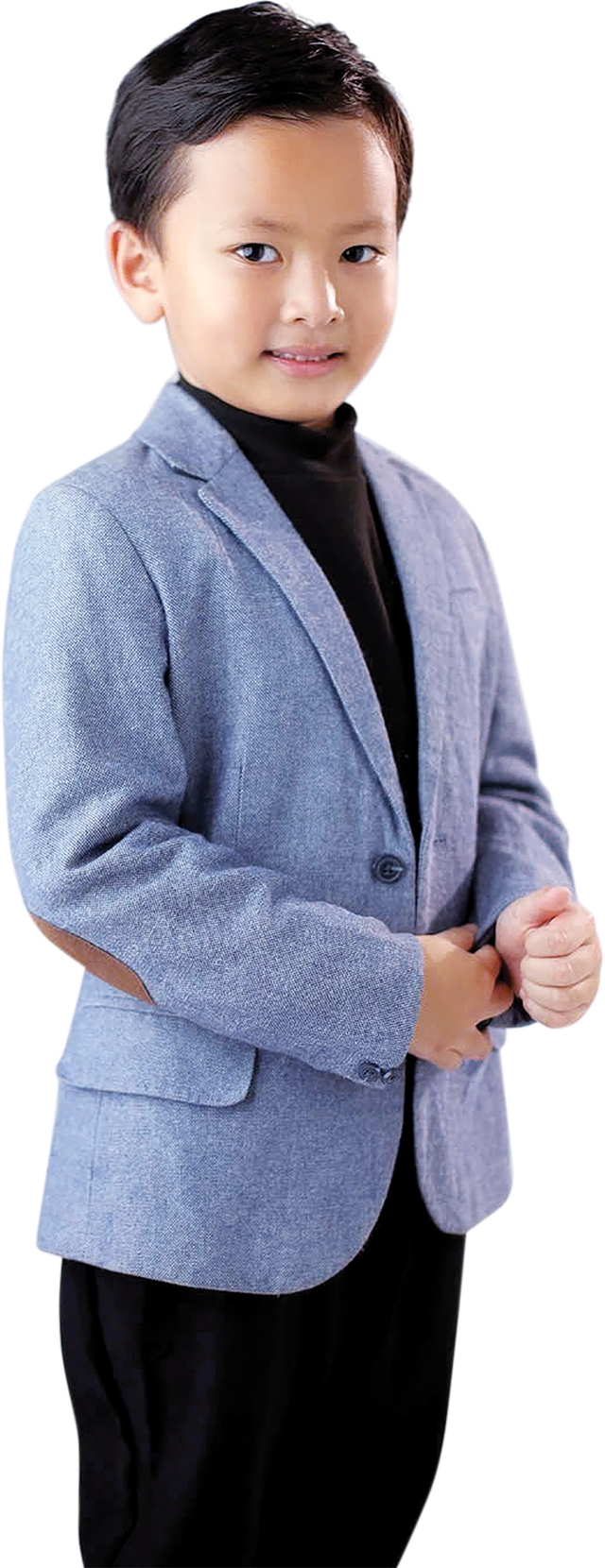 Chàng trai nhỏ dũng cảm, kiên cường - Ảnh 1.