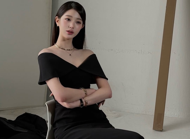 Wonyoung (IVE) sánh vai Lee Jun Young làm MC; TWICE ra mắt nhóm nhỏ- Ảnh 1.