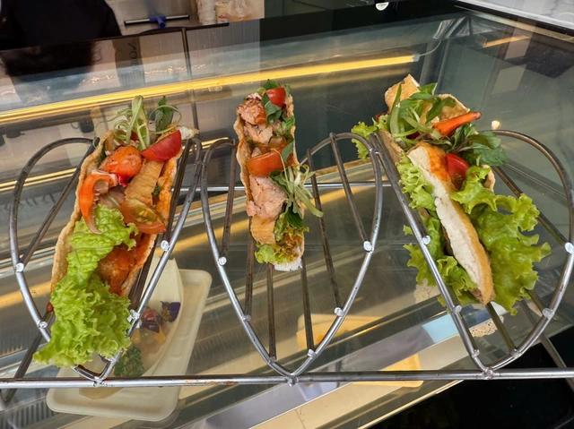 Cuối tuần đến Quán Meta AI ăn bún riêu Taco, sundae cơm chiên, kem gạo rang- Ảnh 5. Cuối tuần đến Quán Meta AI ăn bún riêu Taco, sundae cơm chiên, kem gạo rang- Ảnh 5.