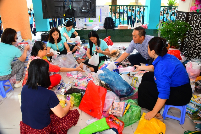 Các trường học sôi động chương trình "Nụ cười hồng - Cùng bạn đến trường"- Ảnh 3.