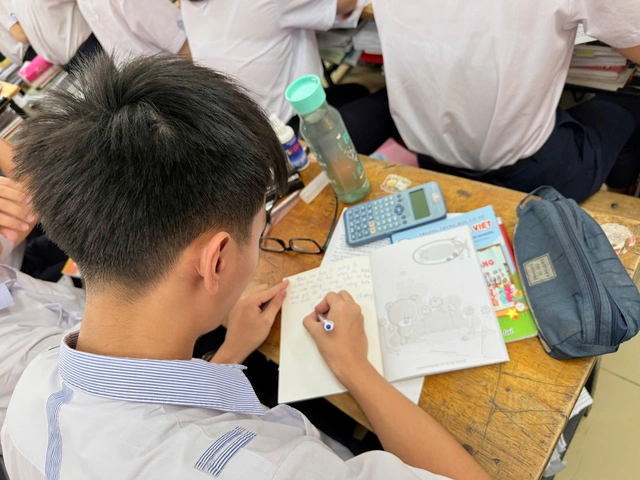 Teen Trường THCS – THPT Nguyễn Khuyến viết thư tay để động viên học sinh vùng lũ- Ảnh 2.