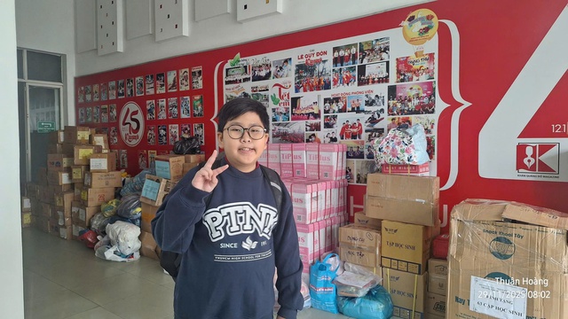 Nam sinh Trường THPT Bà Điểm vượt 18km để quyên góp dụng cụ học tập cho học trò vùng lũ ở miền Trung - Ảnh 5.