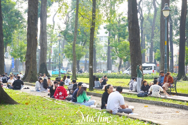 Thời tiết se lạnh, bạn trẻ TP.HCM, Đồng Nai xuống đường tận hưởng không khí- Ảnh 2. Thời tiết se lạnh, bạn trẻ TP.HCM, Đồng Nai xuống đường tận hưởng không khí- Ảnh 2.