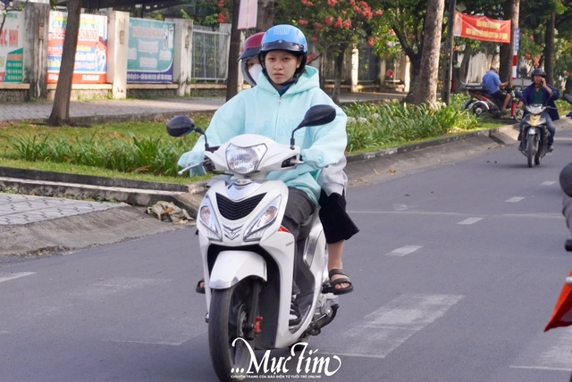 Thời tiết se lạnh, bạn trẻ TP.HCM, Đồng Nai xuống đường tận hưởng không khí- Ảnh 11. Thời tiết se lạnh, bạn trẻ TP.HCM, Đồng Nai xuống đường tận hưởng không khí- Ảnh 11.