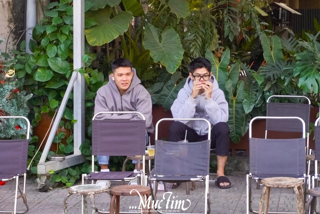 Thời tiết se lạnh, bạn trẻ TP.HCM, Đồng Nai xuống đường tận hưởng không khí- Ảnh 9. Thời tiết se lạnh, bạn trẻ TP.HCM, Đồng Nai xuống đường tận hưởng không khí- Ảnh 9.