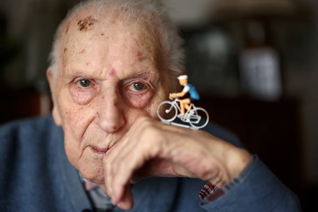 World's oldest living gold medallist Charles Coste dies at 101- Ảnh 1.