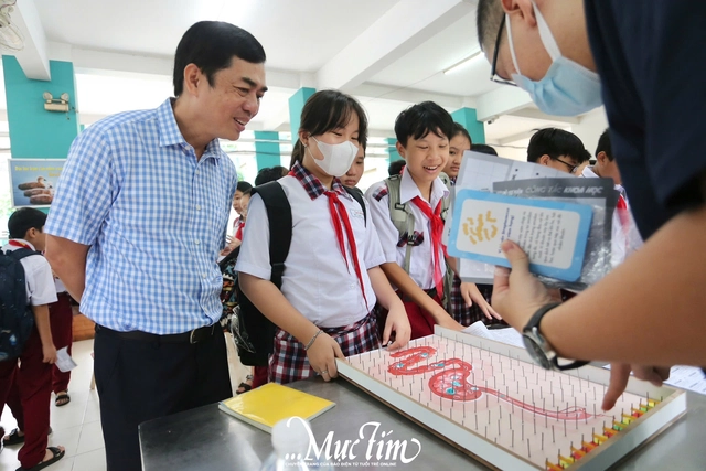 Học sinh Trường THCS Tân Sơn học được gì từ 9 trò chơi của Công tắc khoa học 2025? - Ảnh 1.