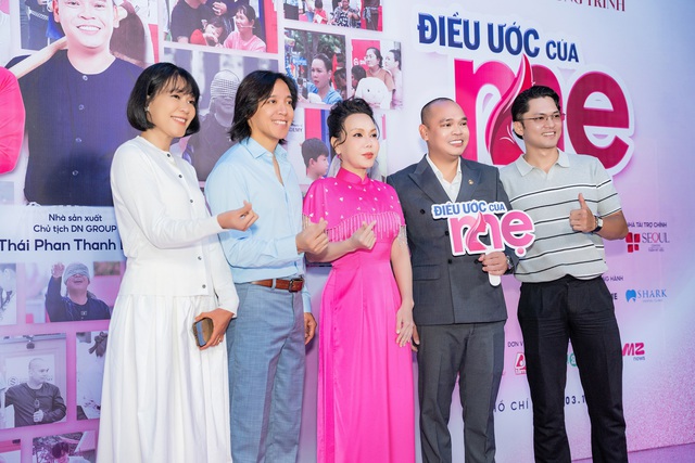 Bà ngoại Việt Hương bật khóc khi thực hiện Điều ước của mẹ- Ảnh 1.
