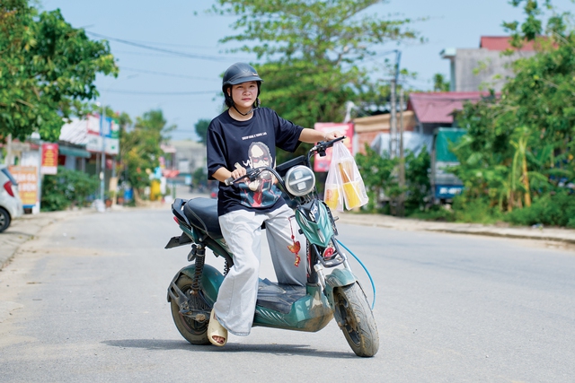 Làm nhiều việc để được đến trường - Ảnh 3.