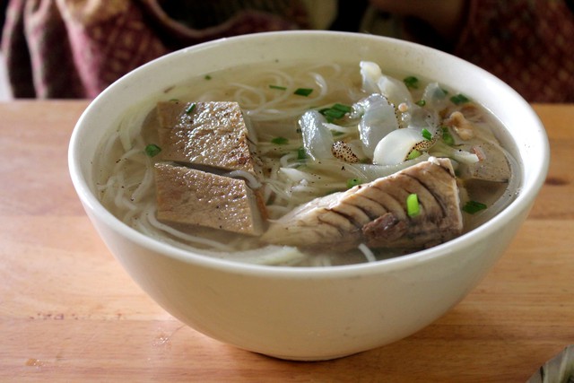 Ho Chi Minh City eatery evokes hometown memories with bowls of 'bun ca Nha Trang' - Ảnh 1. Ho Chi Minh City eatery evokes hometown memories with bowls of 'bun ca Nha Trang' - Ảnh 1.