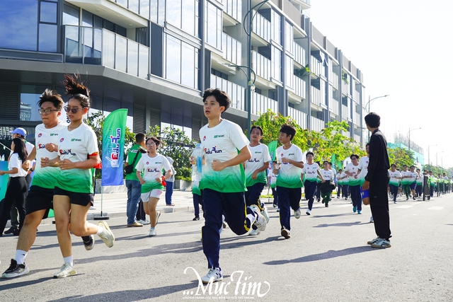 Đồng diễn võ nhạc Vovinam xác lập kỷ lục kép: lan tỏa tinh thần rèn luyện cho học sinh TP.HCM- Ảnh 12. Đồng diễn võ nhạc Vovinam xác lập kỷ lục kép: lan tỏa tinh thần rèn luyện cho học sinh TP.HCM- Ảnh 12.