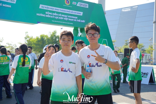 Đồng diễn võ nhạc Vovinam xác lập kỷ lục kép: lan tỏa tinh thần rèn luyện cho học sinh TP.HCM- Ảnh 14. Đồng diễn võ nhạc Vovinam xác lập kỷ lục kép: lan tỏa tinh thần rèn luyện cho học sinh TP.HCM- Ảnh 14.
