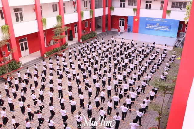 Hừng hực khí thế đồng diễn võ nhạc Vovinam tại các trường THPT ở TP.HCM- Ảnh 3. Hừng hực khí thế đồng diễn võ nhạc Vovinam tại các trường THPT ở TP.HCM- Ảnh 3.