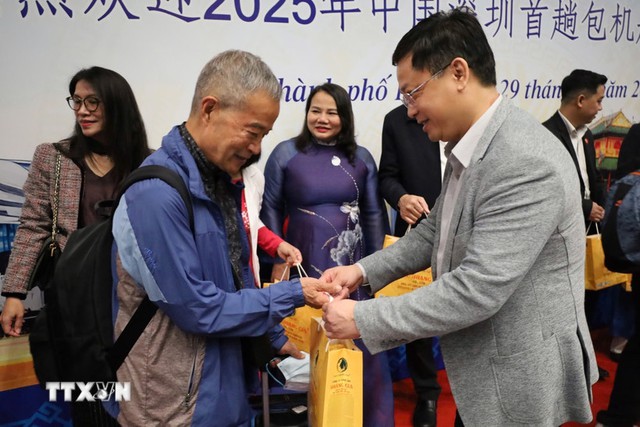 Vietnam’s Hue welcomes charter flight from China as tourism grows - Ảnh 1. Vietnam’s Hue welcomes charter flight from China as tourism grows - Ảnh 1.