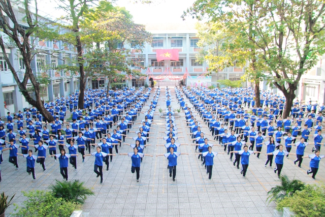 Hừng hực khí thế đồng diễn võ nhạc Vovinam tại các trường THPT ở TP.HCM- Ảnh 9. Hừng hực khí thế đồng diễn võ nhạc Vovinam tại các trường THPT ở TP.HCM- Ảnh 9.