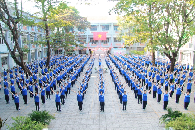 Hừng hực khí thế đồng diễn võ nhạc Vovinam tại các trường THPT ở TP.HCM- Ảnh 7. Hừng hực khí thế đồng diễn võ nhạc Vovinam tại các trường THPT ở TP.HCM- Ảnh 7.