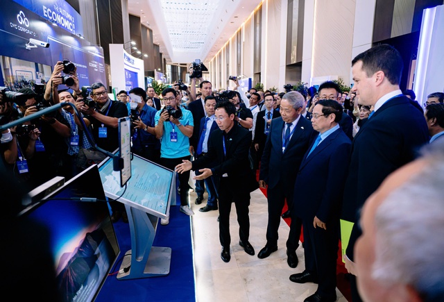 Digital transformation begins with people as Vietnam steps up transition - Ảnh 1.