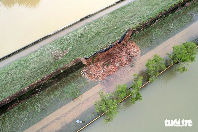 Flood topples 15-meter section of Vietnam’s Hue Imperial Citadel wall - Ảnh 1. Flood topples 15-meter section of Vietnam’s Hue Imperial Citadel wall - Ảnh 1.