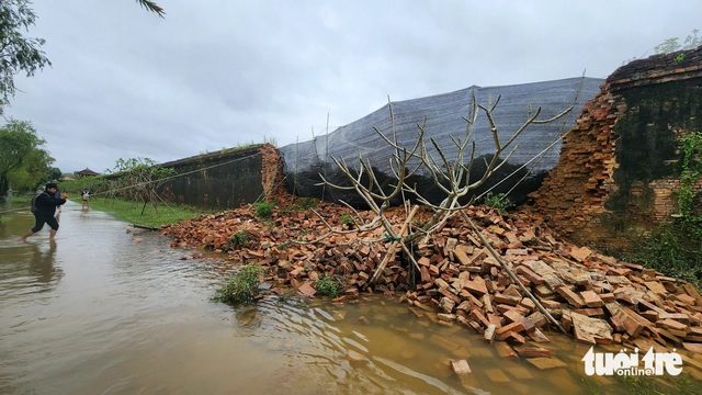 Flood topples 15-meter section of Vietnam’s Hue Imperial Citadel wall - Ảnh 3. Flood topples 15-meter section of Vietnam’s Hue Imperial Citadel wall - Ảnh 3.