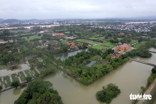 Flood topples 15-meter section of Vietnam’s Hue Imperial Citadel wall - Ảnh 6. Flood topples 15-meter section of Vietnam’s Hue Imperial Citadel wall - Ảnh 6.