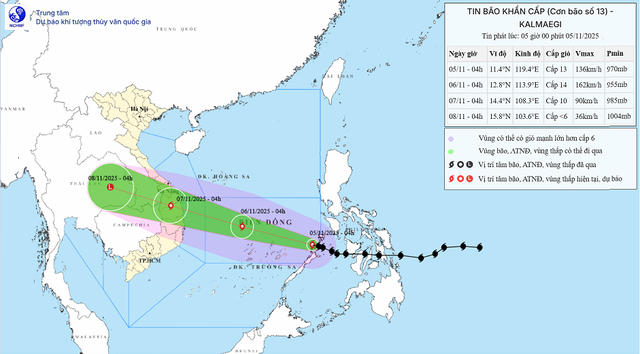Sáng 5-11, bão Kalmaegi (bão số 13) vào Biển Đông, dự báo mạnh lên cấp 14, giật cấp 17- Ảnh 1. Sáng 5-11, bão Kalmaegi (bão số 13) vào Biển Đông, dự báo mạnh lên cấp 14, giật cấp 17- Ảnh 1.