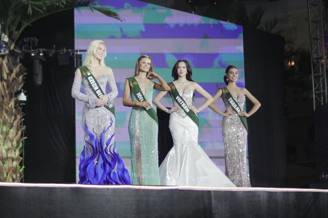 Trịnh Mỹ Anh đăng quang Á hậu 2 Miss Earth 2025 - Mỹ nhân Cộng hòa Czech được trao vương miện cao nhất - Ảnh 1.