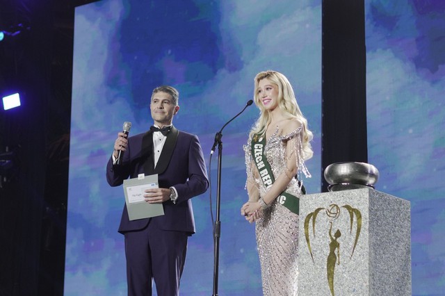 Trịnh Mỹ Anh đăng quang Á hậu 2 Miss Earth 2025 - Mỹ nhân Cộng hòa Czech được trao vương miện cao nhất - Ảnh 3.