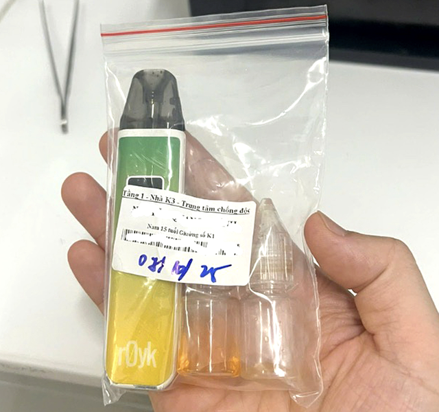 E-cigarettes continue to harm Vietnamese youth despite ban
- Ảnh 3. E-cigarettes continue to harm Vietnamese youth despite ban
- Ảnh 3.