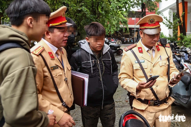 In Vietnam, police summon 45,000 parents over 48,000 students’ traffic violations in one day- Ảnh 1.