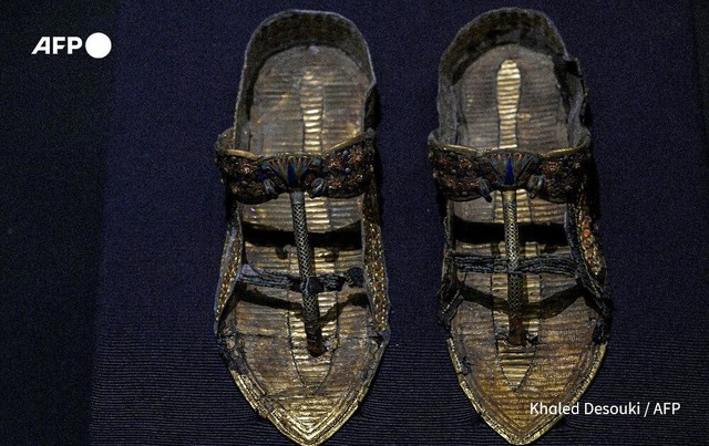 King Tut's collection displayed for first time at Egypt's grand museum- Ảnh 6.