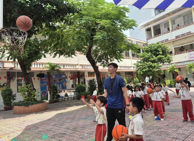 Ho Chi Minh City schools prepare for online learning as storm Kalmaegi nears- Ảnh 1. Ho Chi Minh City schools prepare for online learning as storm Kalmaegi nears- Ảnh 1.