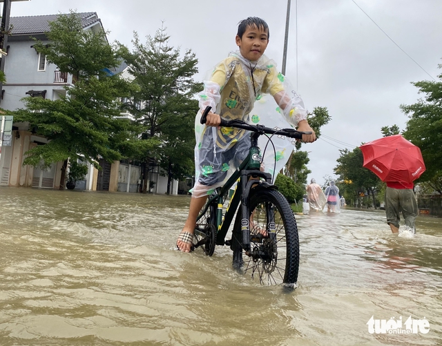 Da Nang suspends classes as storm Kalmaegi approaches- Ảnh 1. Da Nang suspends classes as storm Kalmaegi approaches- Ảnh 1.