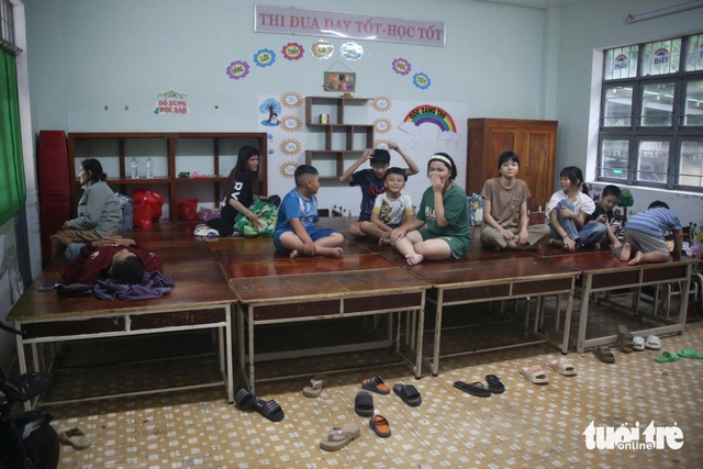 Gió và mưa bão Kalmaegi đã ảnh hưởng trên đất liền, dự báo bão vào bờ sớm hơn - Ảnh 2.