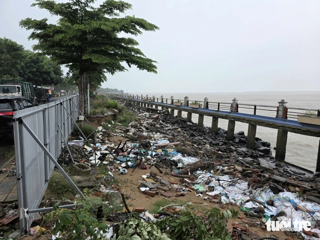 Gió và mưa bão Kalmaegi đã ảnh hưởng trên đất liền, dự báo bão vào bờ sớm hơn - Ảnh 2.