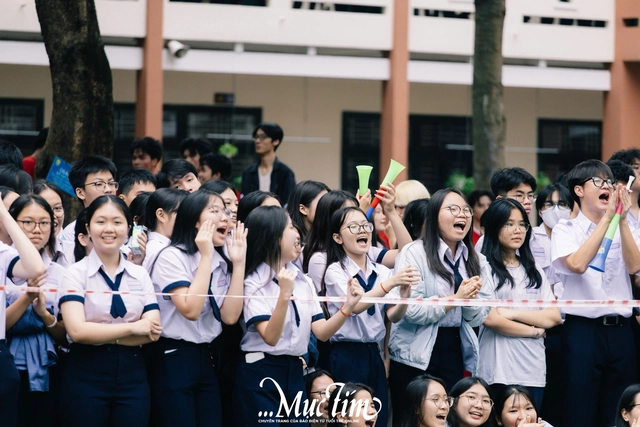 Trường THPT Nguyễn Hữu Huân bùng nổ với hội thi flashmob giờ ra chơi- Ảnh 5. Trường THPT Nguyễn Hữu Huân bùng nổ với hội thi flashmob giờ ra chơi- Ảnh 5.